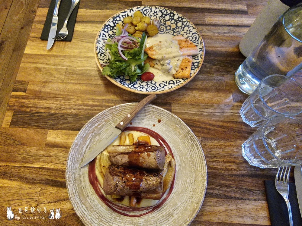 Suður Vík|冰島南部維克鎮的人氣餐廳 ‧ 菲力羊排好好吃 🌱豆芽出國趣冰島 30 Sudur Vik 24