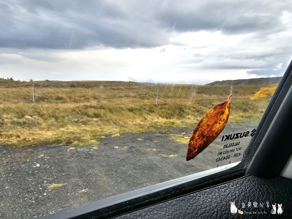冰島自駕環島Day3|南部之旅 ‧ 塞里雅蘭瀑布 ‧ 秘密瀑布 ‧ 飛機殘骸 ‧ 史可加瀑布 ‧ Kvernufoss ‧ 黑沙灘 ‧ Suður Vík ‧ KRONAN超市 ‧ 維克住宿🌱豆芽出國趣冰島 13 2023 iceland day3 11