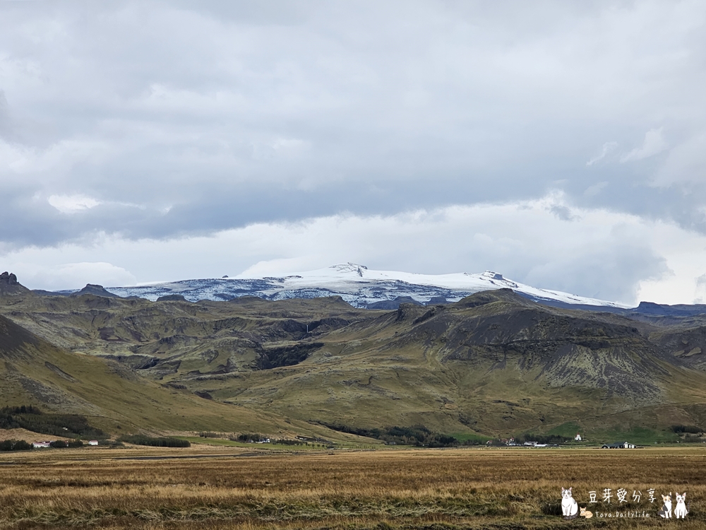 冰島自駕環島Day3|南部之旅 ‧ 塞里雅蘭瀑布 ‧ 秘密瀑布 ‧ 飛機殘骸 ‧ 史可加瀑布 ‧ Kvernufoss ‧ 黑沙灘 ‧ Suður Vík ‧ KRONAN超市 ‧ 維克住宿🌱豆芽出國趣冰島 14 2023 iceland day3 13