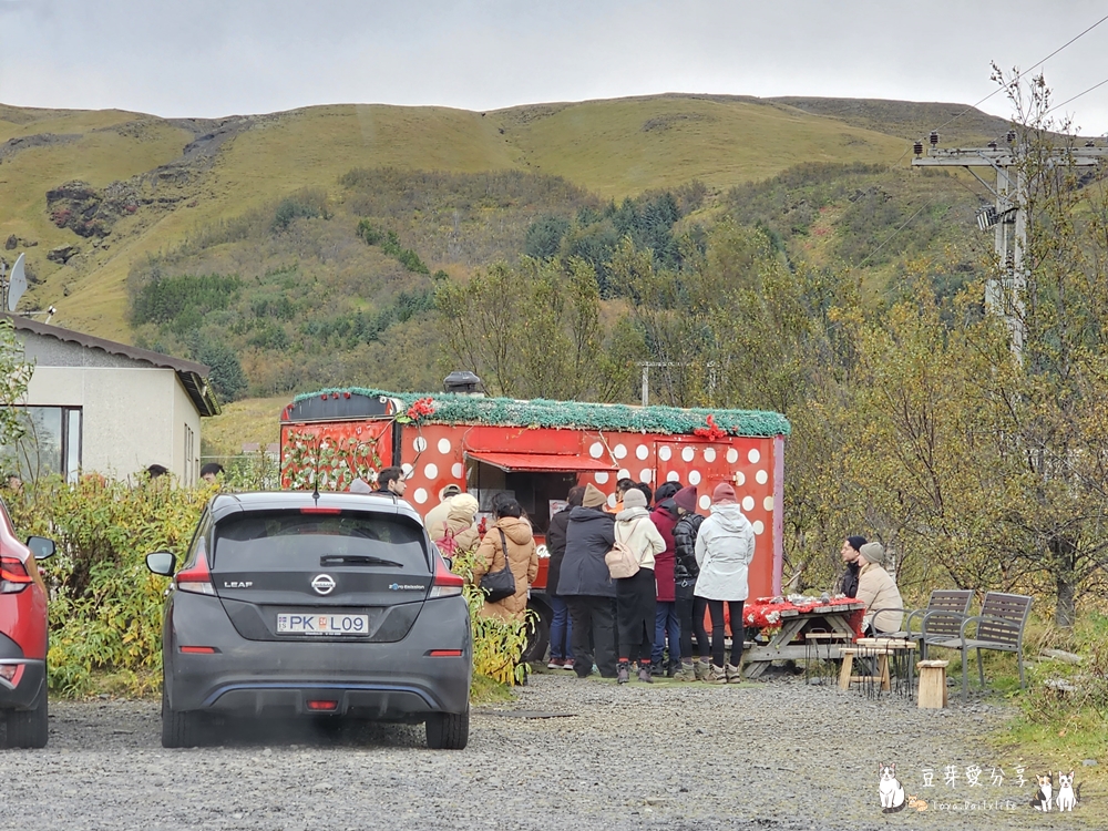 冰島自駕環島Day3|南部之旅 ‧ 塞里雅蘭瀑布 ‧ 秘密瀑布 ‧ 飛機殘骸 ‧ 史可加瀑布 ‧ Kvernufoss ‧ 黑沙灘 ‧ Suður Vík ‧ KRONAN超市 ‧ 維克住宿🌱豆芽出國趣冰島 18 2023 iceland day3 16