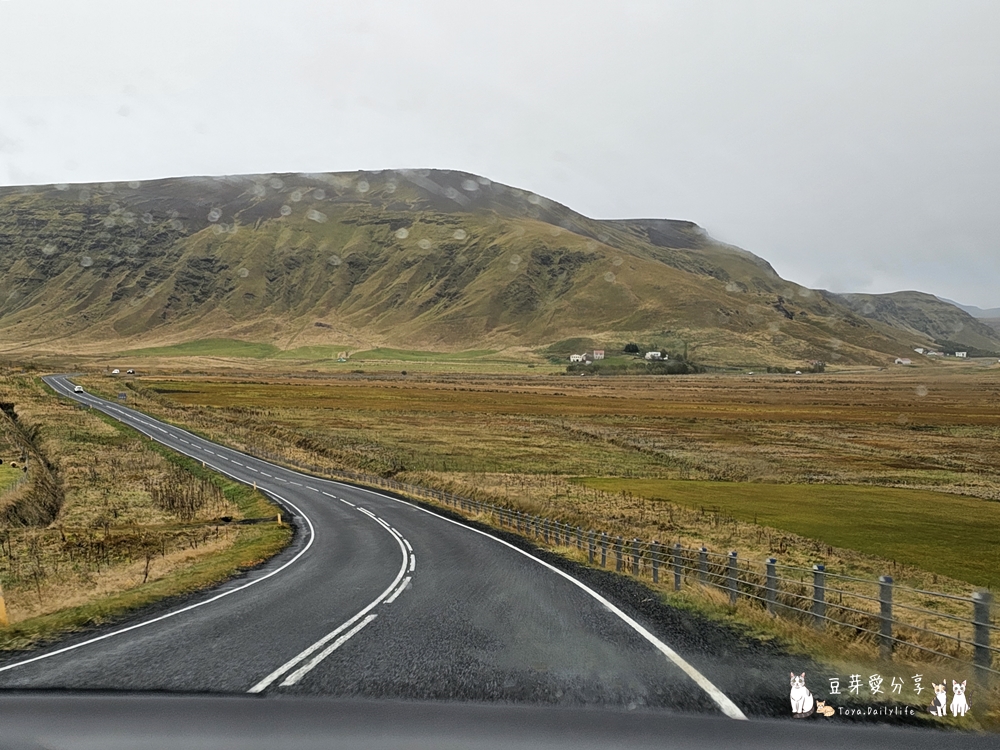 冰島自駕環島Day3|南部之旅 ‧ 塞里雅蘭瀑布 ‧ 秘密瀑布 ‧ 飛機殘骸 ‧ 史可加瀑布 ‧ Kvernufoss ‧ 黑沙灘 ‧ Suður Vík ‧ KRONAN超市 ‧ 維克住宿🌱豆芽出國趣冰島 24 2023 iceland day3 21