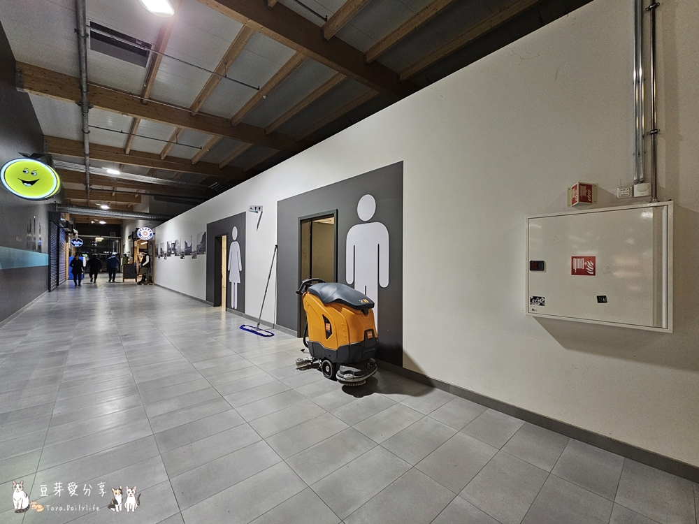 冰島自駕環島Day3|南部之旅 ‧ 塞里雅蘭瀑布 ‧ 秘密瀑布 ‧ 飛機殘骸 ‧ 史可加瀑布 ‧ Kvernufoss ‧ 黑沙灘 ‧ Suður Vík ‧ KRONAN超市 ‧ 維克住宿🌱豆芽出國趣冰島 31 2023 iceland day3 40