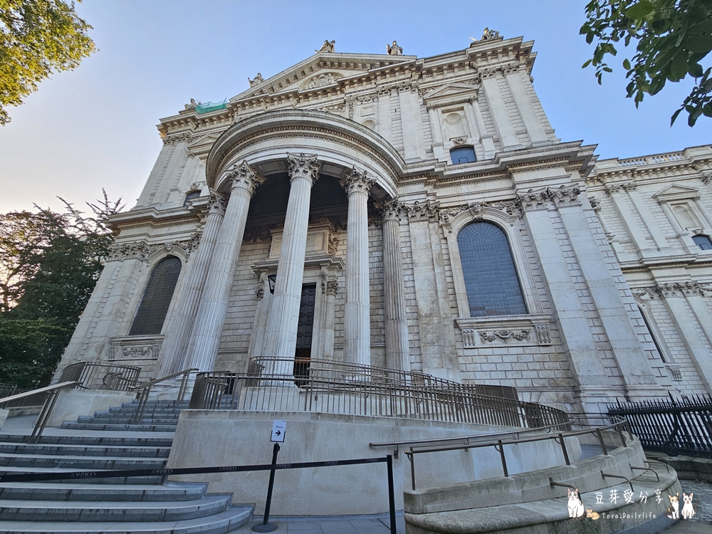 聖保羅大教堂 St. Paul's Cathedral|世界上第二大的圓頂教堂 ‧ 登上圓頂俯瞰倫敦市景 🌱豆芽出國趣英國 15 St Pauls Cathedral 15