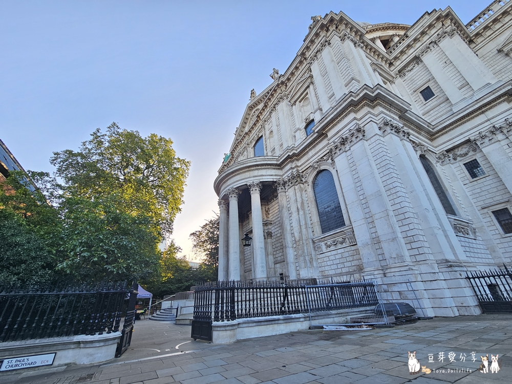 聖保羅大教堂 St. Paul's Cathedral|世界上第二大的圓頂教堂 ‧ 登上圓頂俯瞰倫敦市景 🌱豆芽出國趣英國 16 St Pauls Cathedral 17