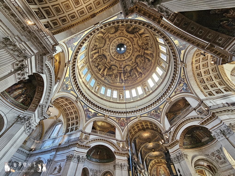 聖保羅大教堂 St. Paul's Cathedral|世界上第二大的圓頂教堂 ‧ 登上圓頂俯瞰倫敦市景 🌱豆芽出國趣英國 30 St Pauls Cathedral 37