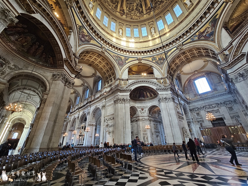 聖保羅大教堂 St. Paul's Cathedral|世界上第二大的圓頂教堂 ‧ 登上圓頂俯瞰倫敦市景 🌱豆芽出國趣英國 36 St Pauls Cathedral 45
