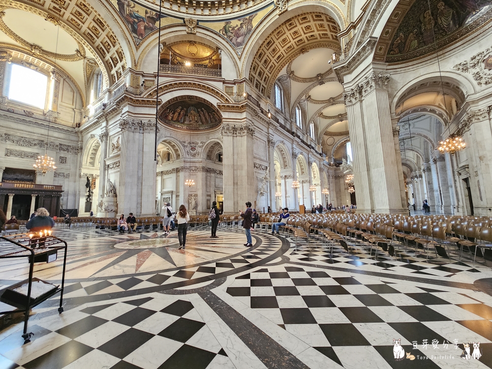 聖保羅大教堂 St. Paul's Cathedral|世界上第二大的圓頂教堂 ‧ 登上圓頂俯瞰倫敦市景 🌱豆芽出國趣英國 46 St Pauls Cathedral 60