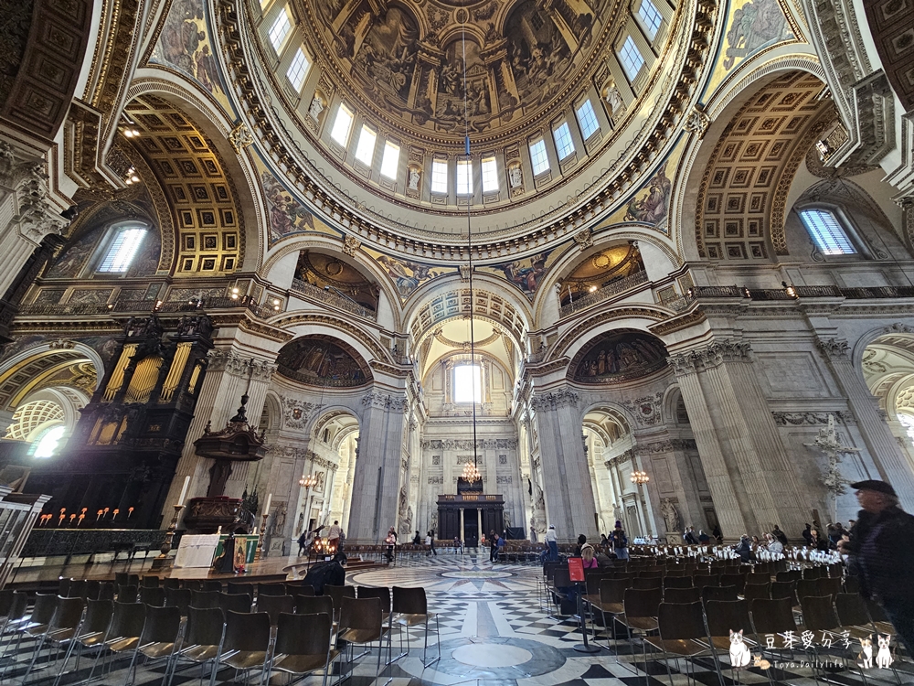 聖保羅大教堂 St. Paul's Cathedral|世界上第二大的圓頂教堂 ‧ 登上圓頂俯瞰倫敦市景 🌱豆芽出國趣英國 49 St Pauls Cathedral 66