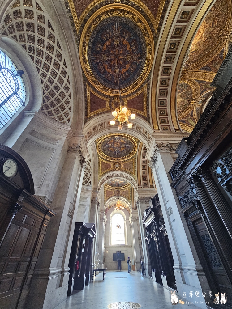 聖保羅大教堂 St. Paul's Cathedral|世界上第二大的圓頂教堂 ‧ 登上圓頂俯瞰倫敦市景 🌱豆芽出國趣英國 51 St Pauls Cathedral 68