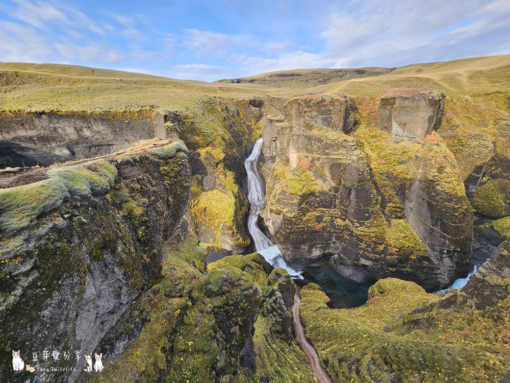 羽毛河峽谷 Fjaðrárgljúfur|俯瞰如同一根羽毛的峽谷 ‧ 冰島南部景點 🌱豆芽出國趣冰島 17 Fjadrargljufur Canyon 13