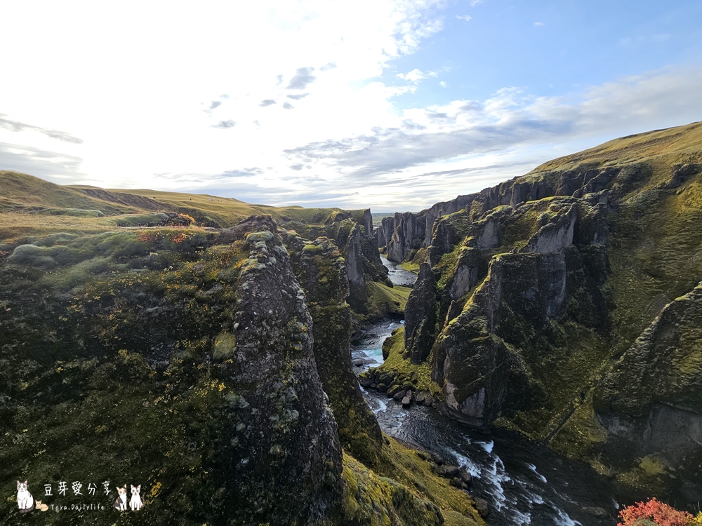羽毛河峽谷 Fjaðrárgljúfur|俯瞰如同一根羽毛的峽谷 ‧ 冰島南部景點 🌱豆芽出國趣冰島 18 Fjadrargljufur Canyon 14