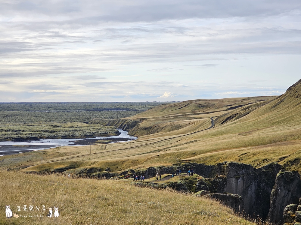 羽毛河峽谷 Fjaðrárgljúfur|俯瞰如同一根羽毛的峽谷 ‧ 冰島南部景點 🌱豆芽出國趣冰島 22 Fjadrargljufur Canyon 19