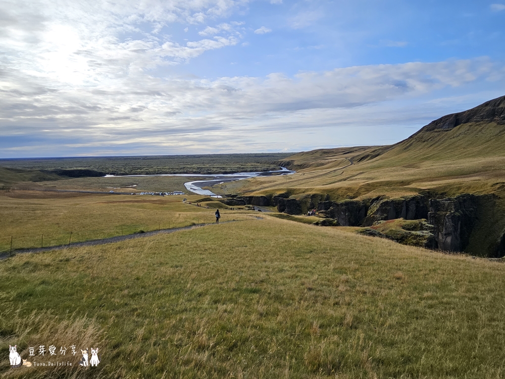 羽毛河峽谷 Fjaðrárgljúfur|俯瞰如同一根羽毛的峽谷 ‧ 冰島南部景點 🌱豆芽出國趣冰島 23 Fjadrargljufur Canyon 22