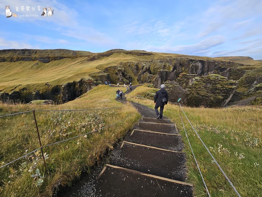 羽毛河峽谷 Fjaðrárgljúfur|俯瞰如同一根羽毛的峽谷 ‧ 冰島南部景點 🌱豆芽出國趣冰島 25 Fjadrargljufur Canyon 24