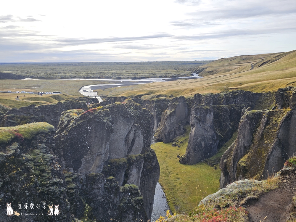 羽毛河峽谷 Fjaðrárgljúfur|俯瞰如同一根羽毛的峽谷 ‧ 冰島南部景點 🌱豆芽出國趣冰島 26 Fjadrargljufur Canyon 25