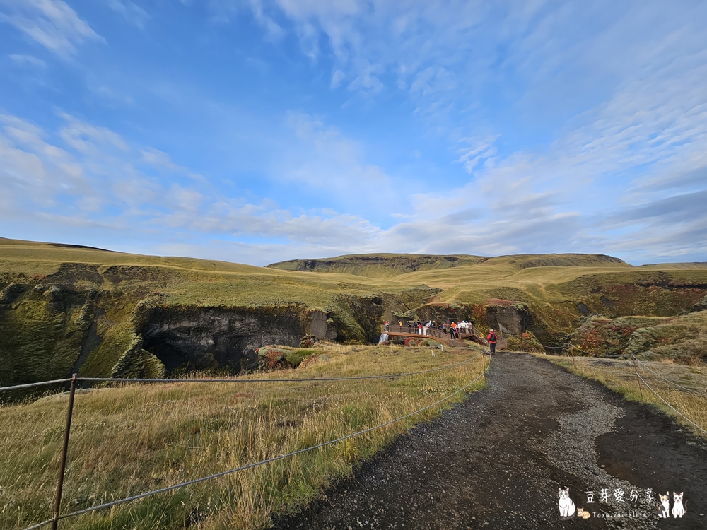 羽毛河峽谷 Fjaðrárgljúfur|俯瞰如同一根羽毛的峽谷 ‧ 冰島南部景點 🌱豆芽出國趣冰島 9 Fjadrargljufur Canyon 5