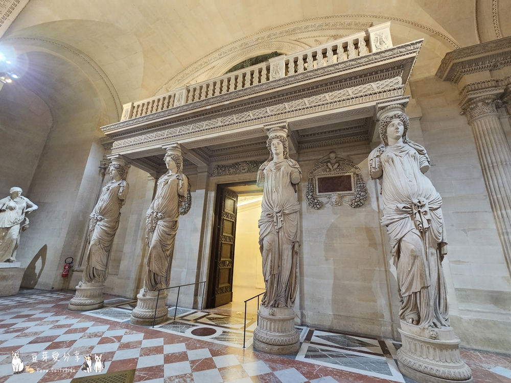 Louvre 23