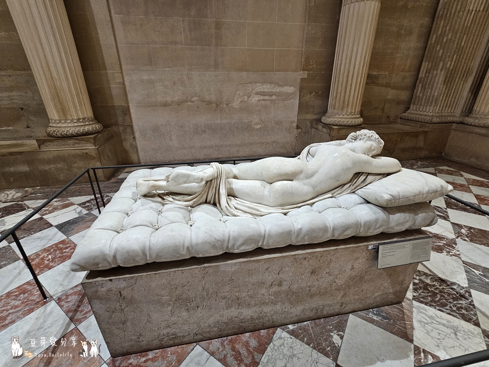 Louvre 24
