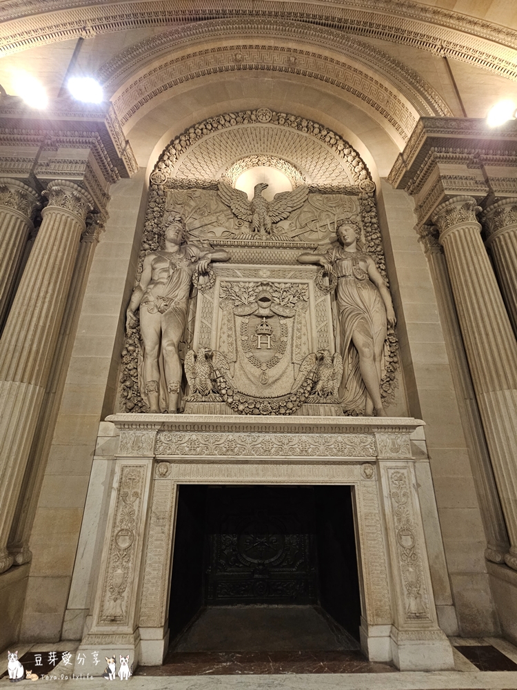 Louvre 25