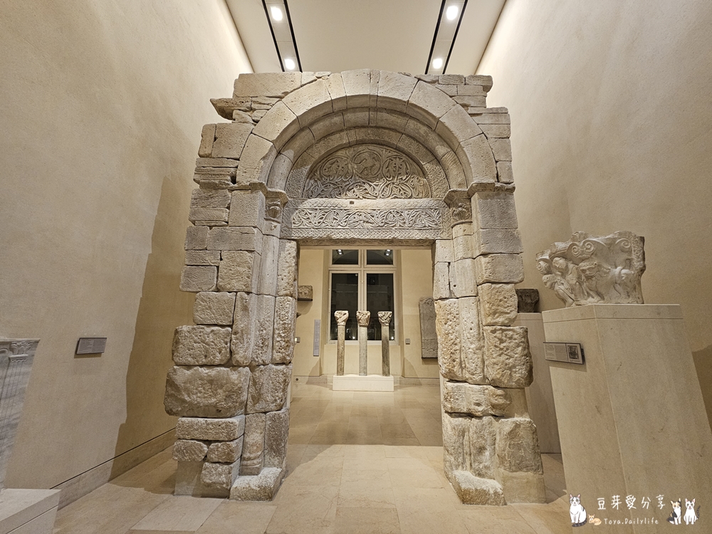 Louvre 84