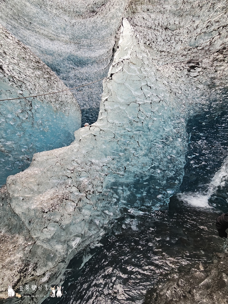 Blue Ice Cave 67