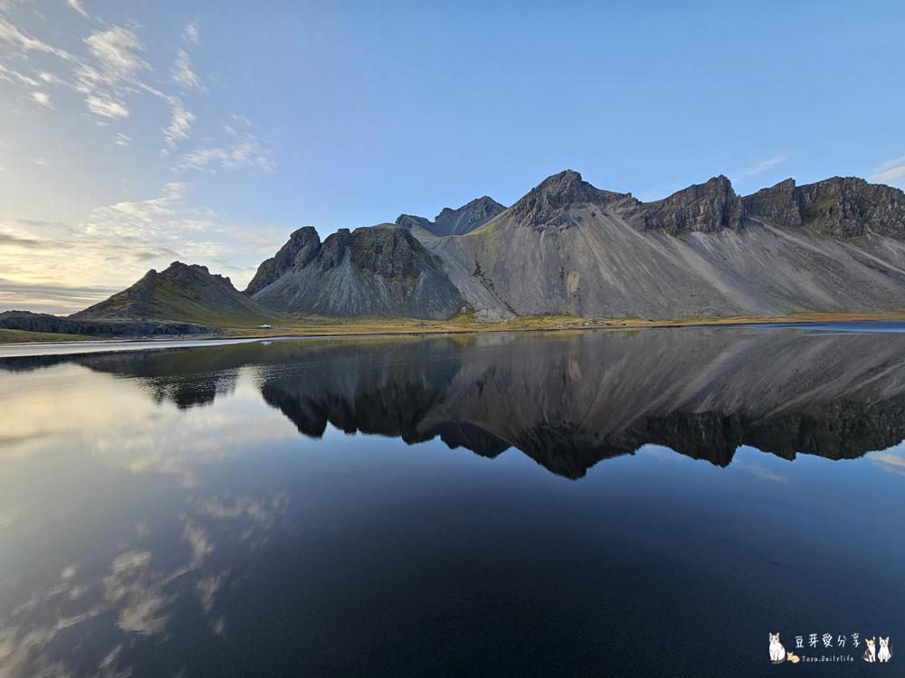蝙蝠山 Brunnhorn |西角山 Vestrahorn 天空之鏡 ‧ 維京村落 Viking Village 🌱豆芽出國趣冰島 20 Vestrahorn 17