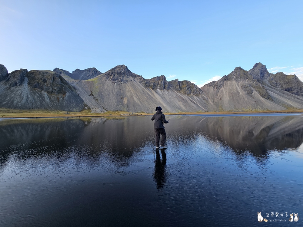 蝙蝠山 Brunnhorn |西角山 Vestrahorn 天空之鏡 ‧ 維京村落 Viking Village 🌱豆芽出國趣冰島 24 Vestrahorn 21