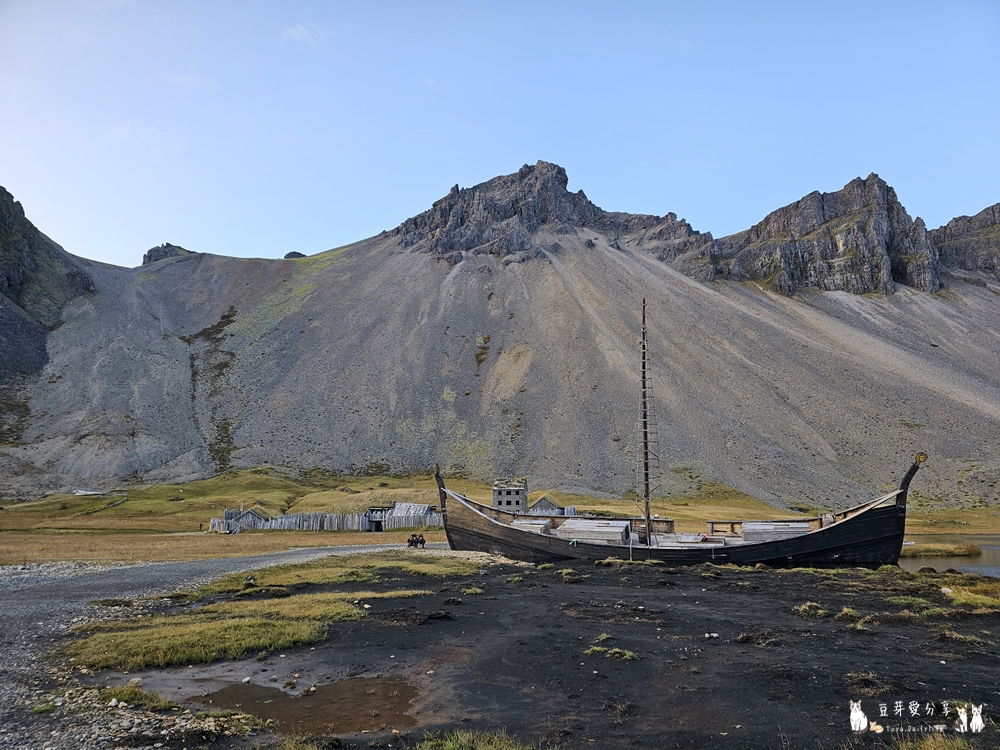 蝙蝠山 Brunnhorn |西角山 Vestrahorn 天空之鏡 ‧ 維京村落 Viking Village 🌱豆芽出國趣冰島 29 Vestrahorn 27