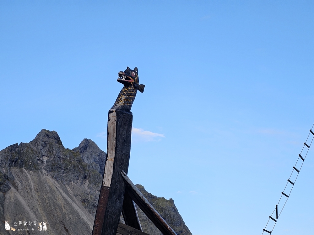 蝙蝠山 Brunnhorn |西角山 Vestrahorn 天空之鏡 ‧ 維京村落 Viking Village 🌱豆芽出國趣冰島 31 Vestrahorn 29