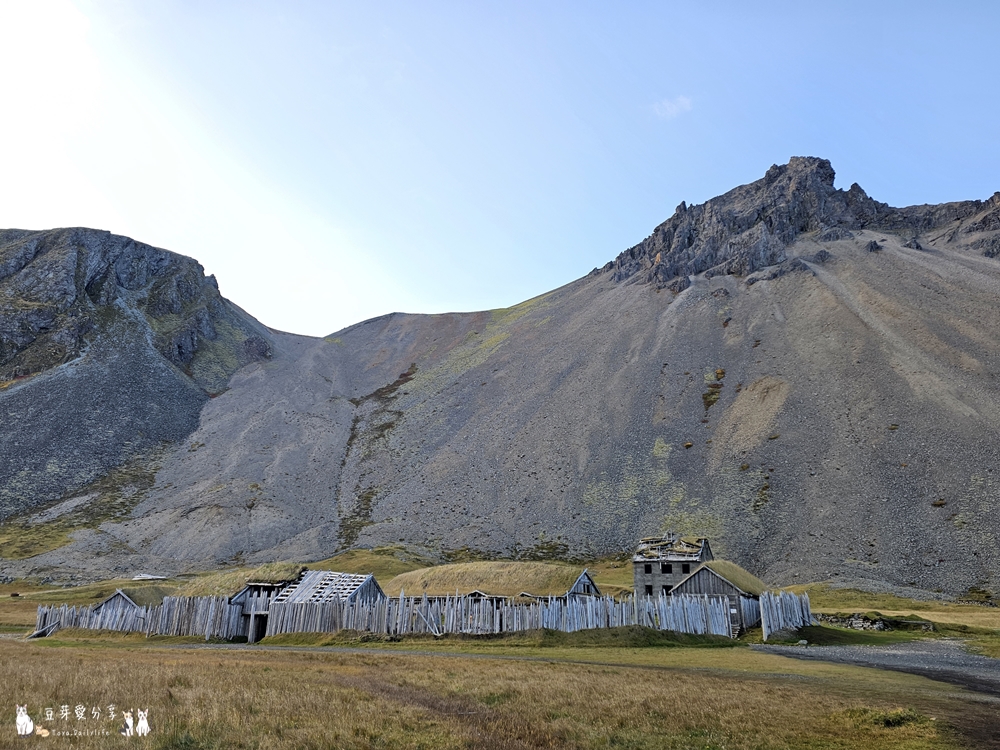 蝙蝠山 Brunnhorn |西角山 Vestrahorn 天空之鏡 ‧ 維京村落 Viking Village 🌱豆芽出國趣冰島 33 Vestrahorn 31