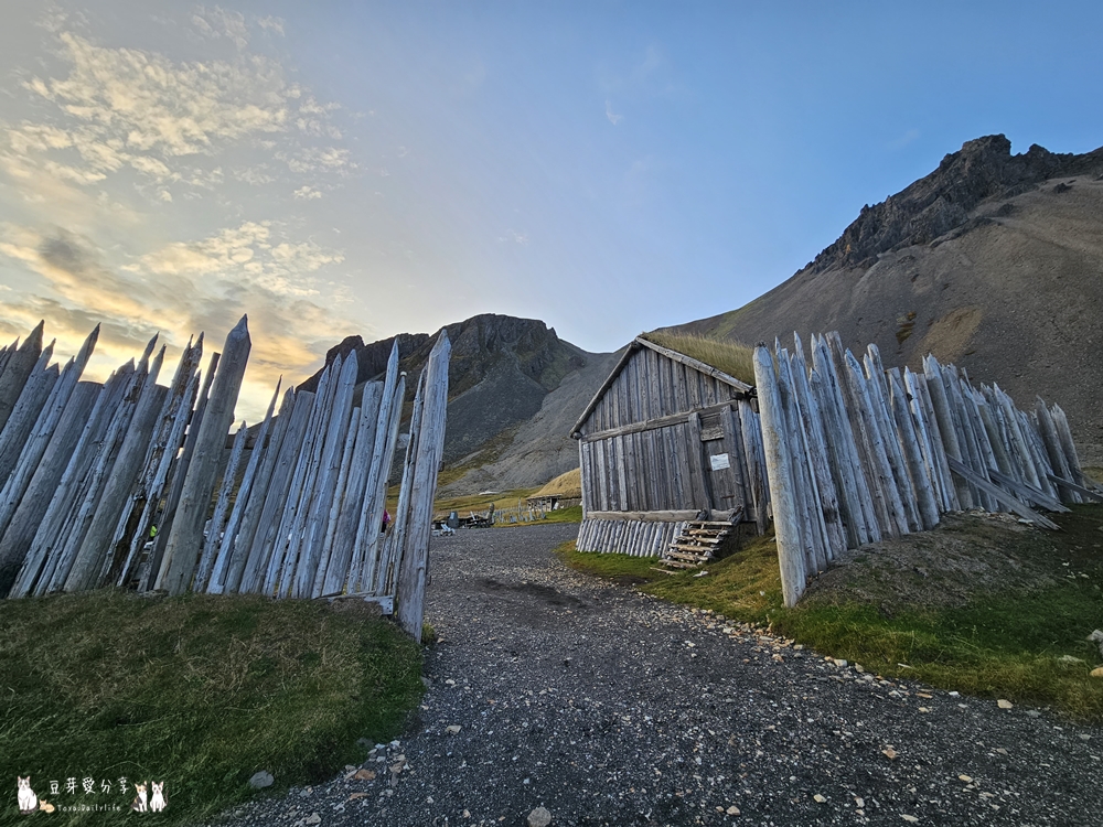 蝙蝠山 Brunnhorn |西角山 Vestrahorn 天空之鏡 ‧ 維京村落 Viking Village 🌱豆芽出國趣冰島 34 Vestrahorn 32