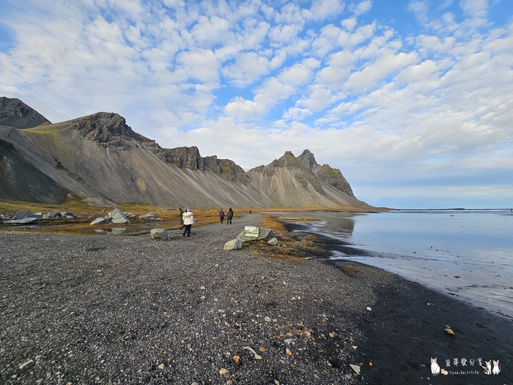 蝙蝠山 Brunnhorn |西角山 Vestrahorn 天空之鏡 ‧ 維京村落 Viking Village 🌱豆芽出國趣冰島 8 Vestrahorn 6