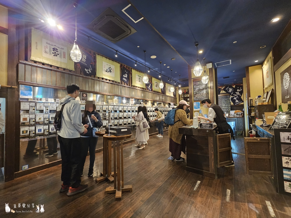 ぽんしゅ館 新潟驛店 唎酒番所|新潟車站內高達111種的清酒自動販賣機 ‧ 以銅板價品嘗新潟美酒 🌱豆芽出國趣日本 11 Ponshukan Kikizake Bansho 45